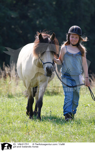Mdchen und Islnder / girl and Icelandic horse / VM-01751