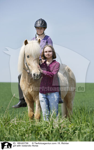 Mdchen mit Islnder / girl with Icelandic Horse / RR-60756
