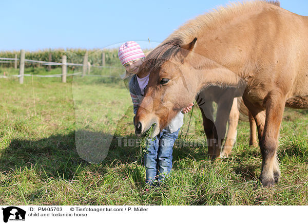 Kind und Islnder / child and Icelandic horse / PM-05703