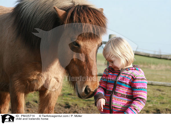 IslKind und Islnder / child and Icelandic horse / PM-05714