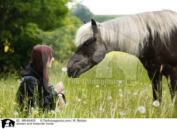 Frau und Islnder / woman and Icelandic horse / RR-66405