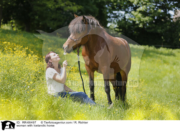 Frau mit Islnder / woman with Icelandic horse / RR-66497