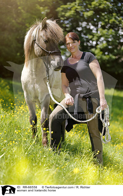 Frau und Islnder / woman and Icelandic horse / RR-66558