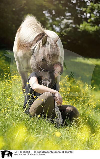 Frau und Islnder / woman and Icelandic horse / RR-66561