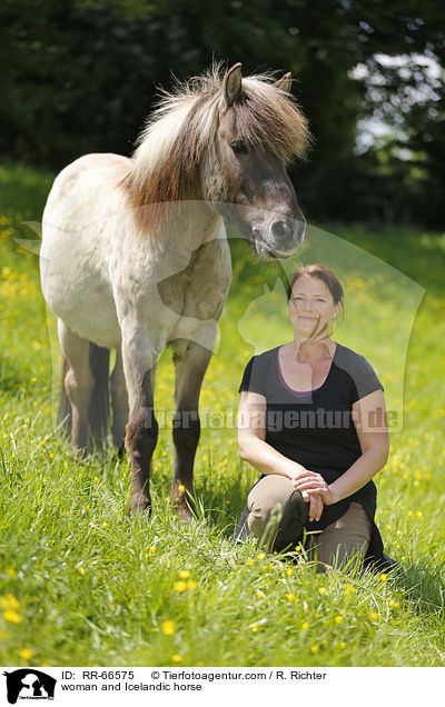 Frau und Islnder / woman and Icelandic horse / RR-66575