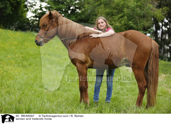 Frau und Islnder / woman and Icelandic horse / RR-66687