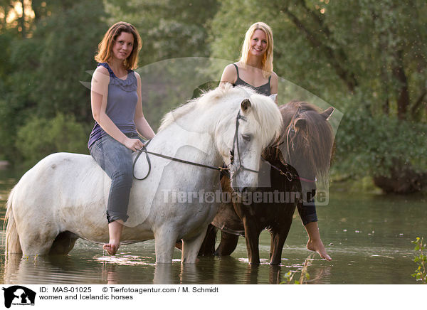 Frauen und Islnder / women and Icelandic horses / MAS-01025