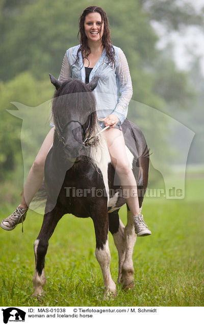 Frau und Islnder / woman and Icelandic horse / MAS-01038