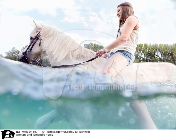woman and Icelandic horse / MAS-01157