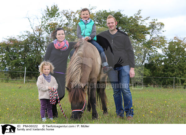 Familie und Islnder / family and Icelandic horse / PM-06022