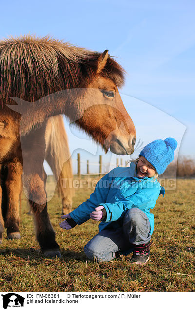 Mdchen und Islnder / girl and Icelandic horse / PM-06381