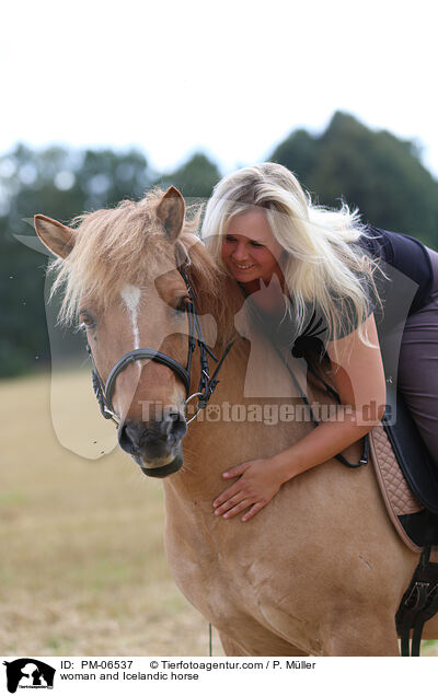Frau und Islnder / woman and Icelandic horse / PM-06537