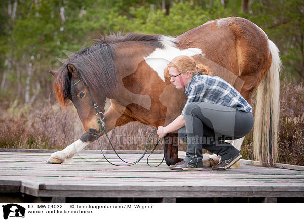 Frau und Islnder / woman and Icelandic horse / MW-04032