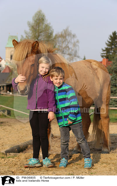Kinder und Isl�nder / kids and Icelandic Horse / PM-06805