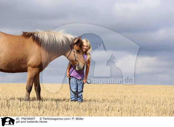 Mdchen und Islnder / girl and Icelandic Horse / PM-06857
