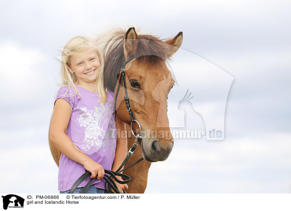 girl and Icelandic Horse / PM-06866