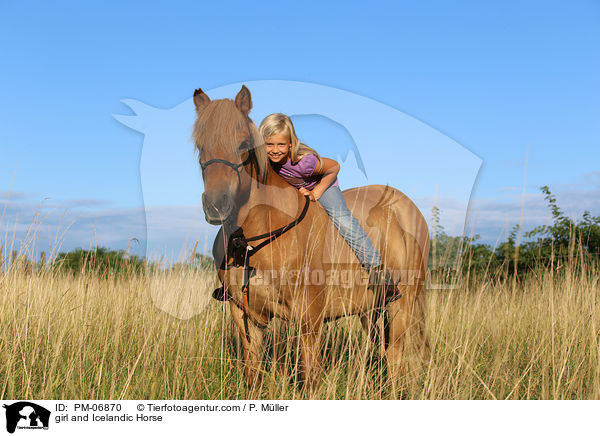 Mdchen und Islnder / girl and Icelandic Horse / PM-06870
