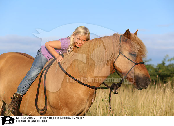 Mdchen und Islnder / girl and Icelandic Horse / PM-06872