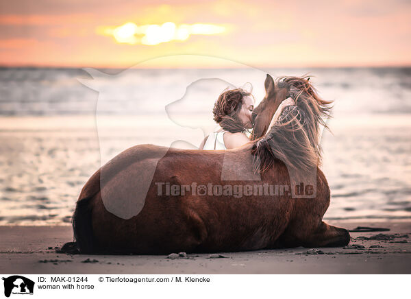 Frau mit Pferd / woman with horse / MAK-01244
