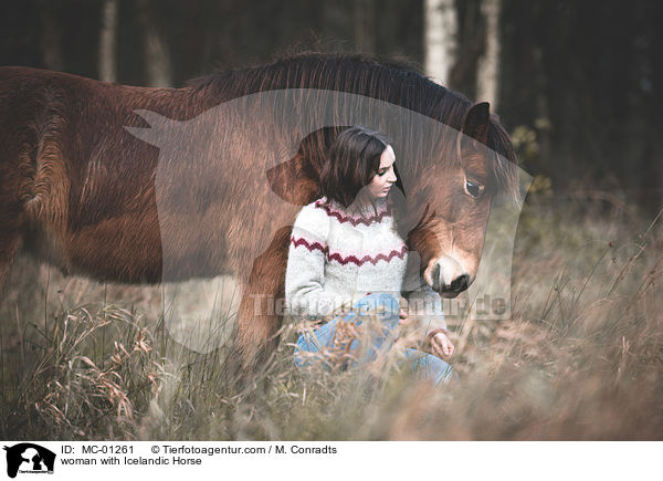 Frau mit Islnder / woman with Icelandic Horse / MC-01261