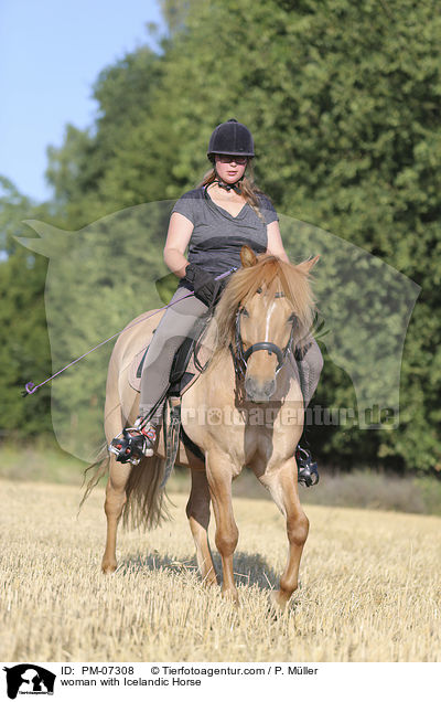 woman with Icelandic Horse / PM-07308