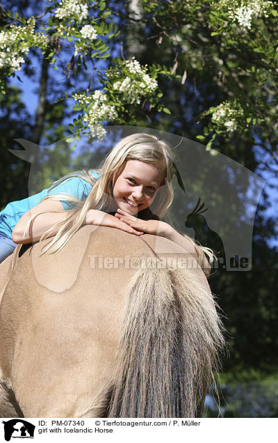 Mdchen mit Islnder / girl with Icelandic Horse / PM-07340