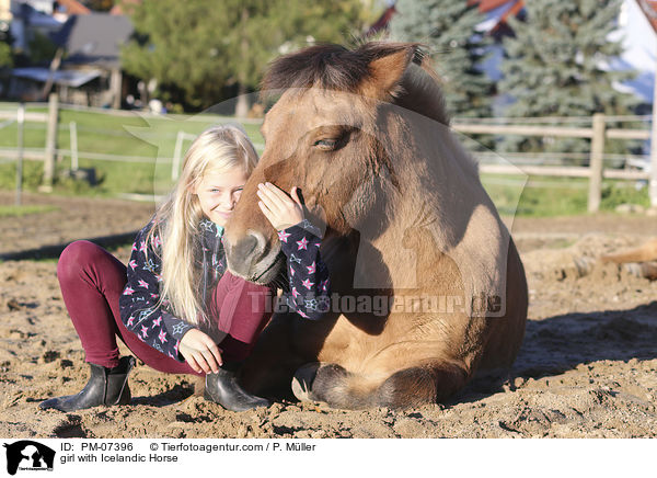 Mdchen mit Islnder / girl with Icelandic Horse / PM-07396