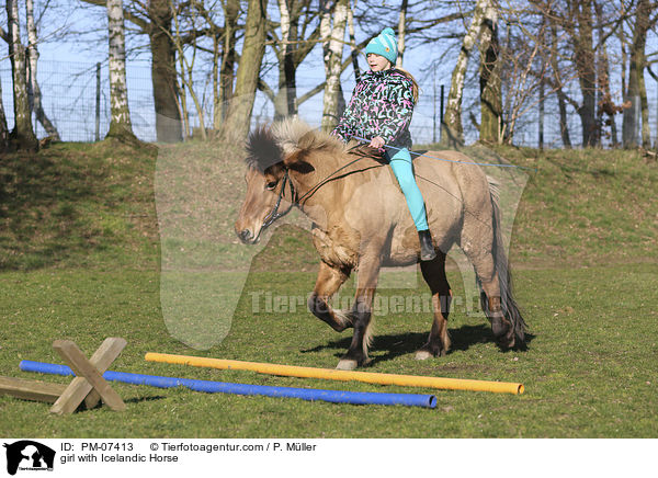 girl with Icelandic Horse / PM-07413