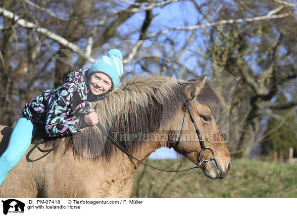 girl with Icelandic Horse / PM-07418