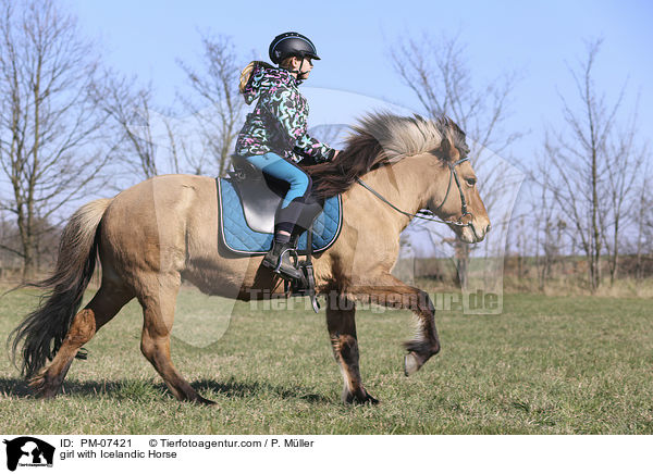 girl with Icelandic Horse / PM-07421