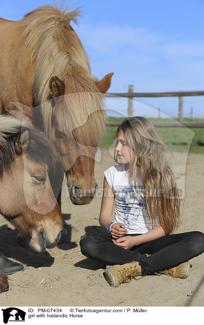 Mdchen mit Islnder / girl with Icelandic Horse / PM-07434