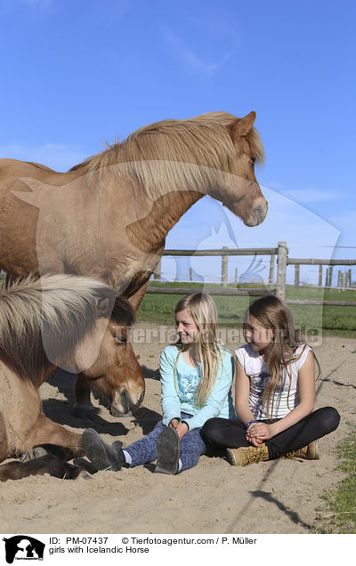 Mdchen mit Islnder / girls with Icelandic Horse / PM-07437