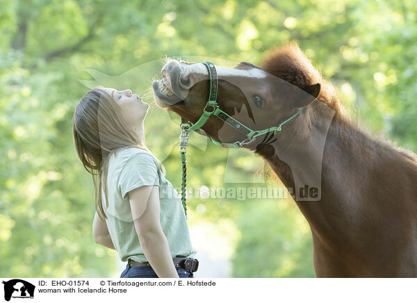 woman with Icelandic Horse / EHO-01574