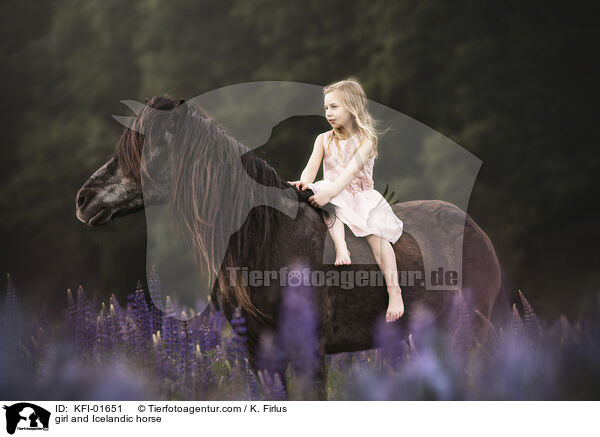 girl and Icelandic horse / KFI-01651