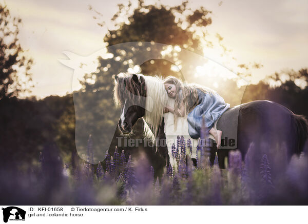 Mdchen und Islnder / girl and Icelandic horse / KFI-01658
