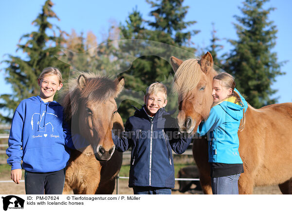 Kinder mit Islndern / kids with Icelandic horses / PM-07624