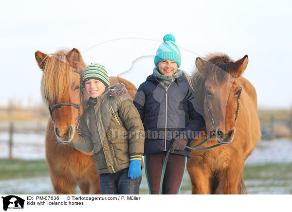 Kinder mit Islndern / kids with Icelandic horses / PM-07636