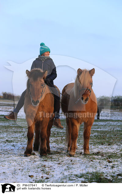 Mdchen mit Islndern / girl with Icelandic horses / PM-07641