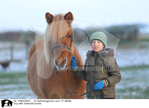 Junge mit Islnder / boy with Icelandic horse / PM-07643