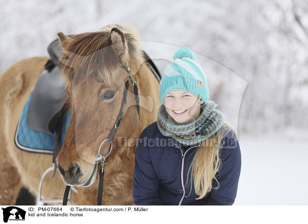 Kind und Islnder / kid and Icelandic horse / PM-07664