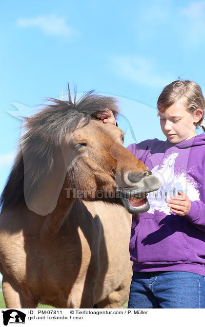 Mdchen und Islnder / girl and Icelandic horse / PM-07811