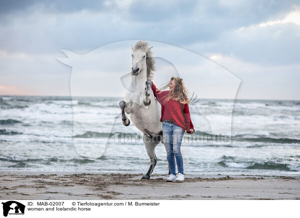 Frau und Islnder / woman and Icelandic horse / MAB-02007
