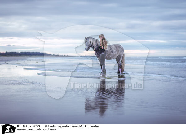 Frau und Islnder / woman and Icelandic horse / MAB-02093