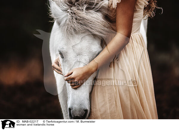 Frau und Islnder / woman and Icelandic horse / MAB-02217