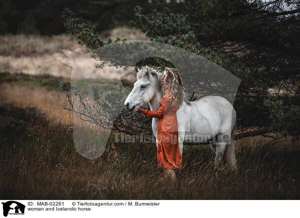 Frau und Islnder / woman and Icelandic horse / MAB-02261
