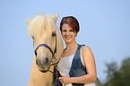 woman with Icelandic horse