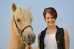 woman with Icelandic horse