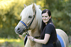 woman with Icelandic horse