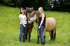 women and Icelandic horses