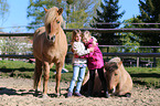 girls and Icelandic Horses